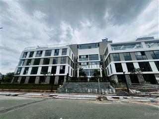 Cần bán căn hộ 8,550tỷ diện tích 130m2, ban công lớn. view toàn cảnh sông mát mẻ