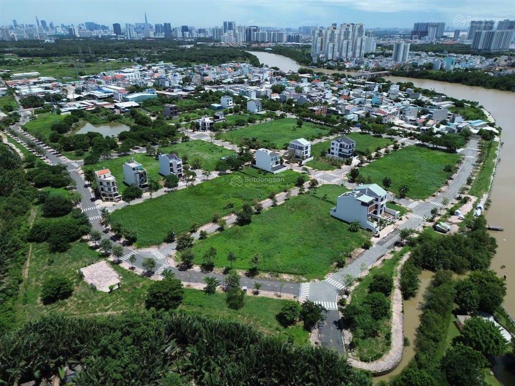 Kẹt tiền bán nhanh lô villa kdc bộ công an, đường phạm hữu lầu, giá 66tr/m2.  0909 460 *** đức