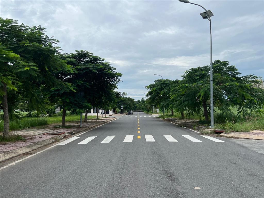 Kẹt tiền bán nhanh lô villa kdc bộ công an, đường phạm hữu lầu, giá 66tr/m2.  0909 460 *** đức