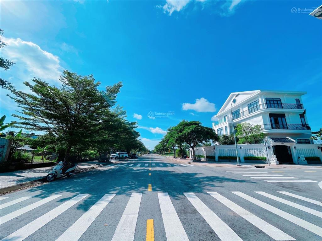 Kẹt tiền bán nhanh lô villa kdc bộ công an, đường phạm hữu lầu, giá 66tr/m2.  0909 460 *** đức