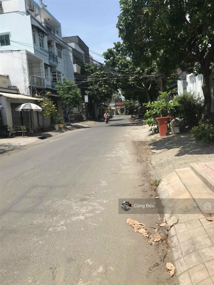 Bán nhà riêng tại làng đại học abc, giá 9 tỷ, 100m2, 1pn bếp, pk, mặt tiền 12m.  0909 460 *** đức