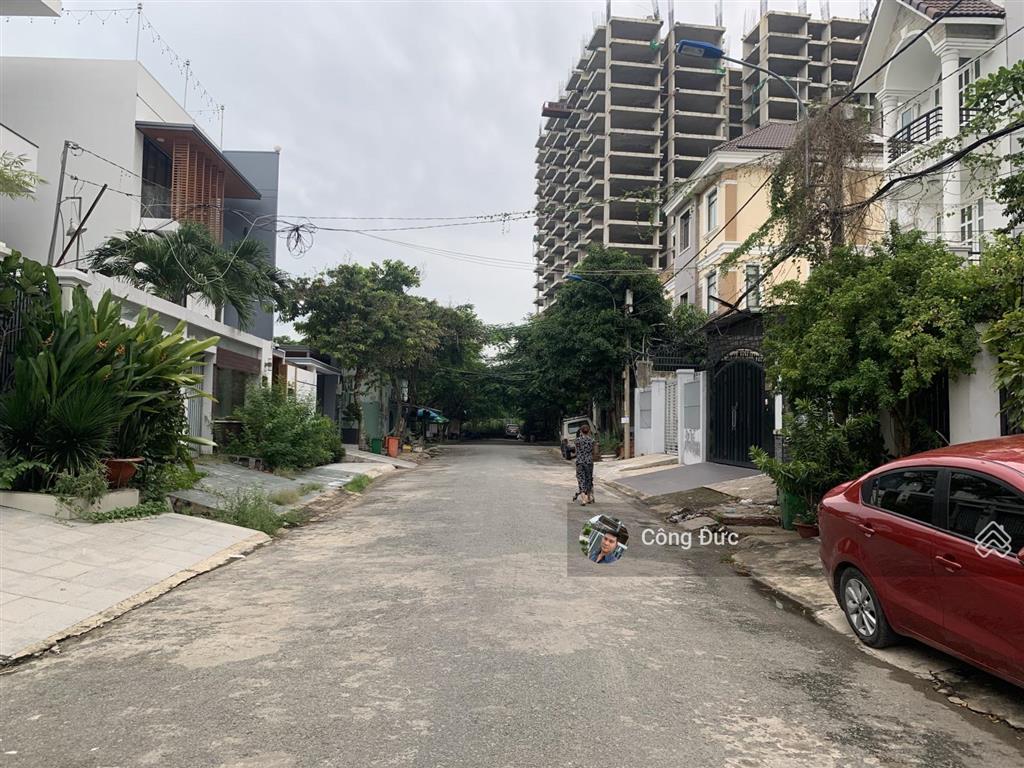 Bán nhà riêng tại làng đại học abc, giá 9 tỷ, 100m2, 1pn bếp, pk, mặt tiền 12m.  0909 460 *** đức