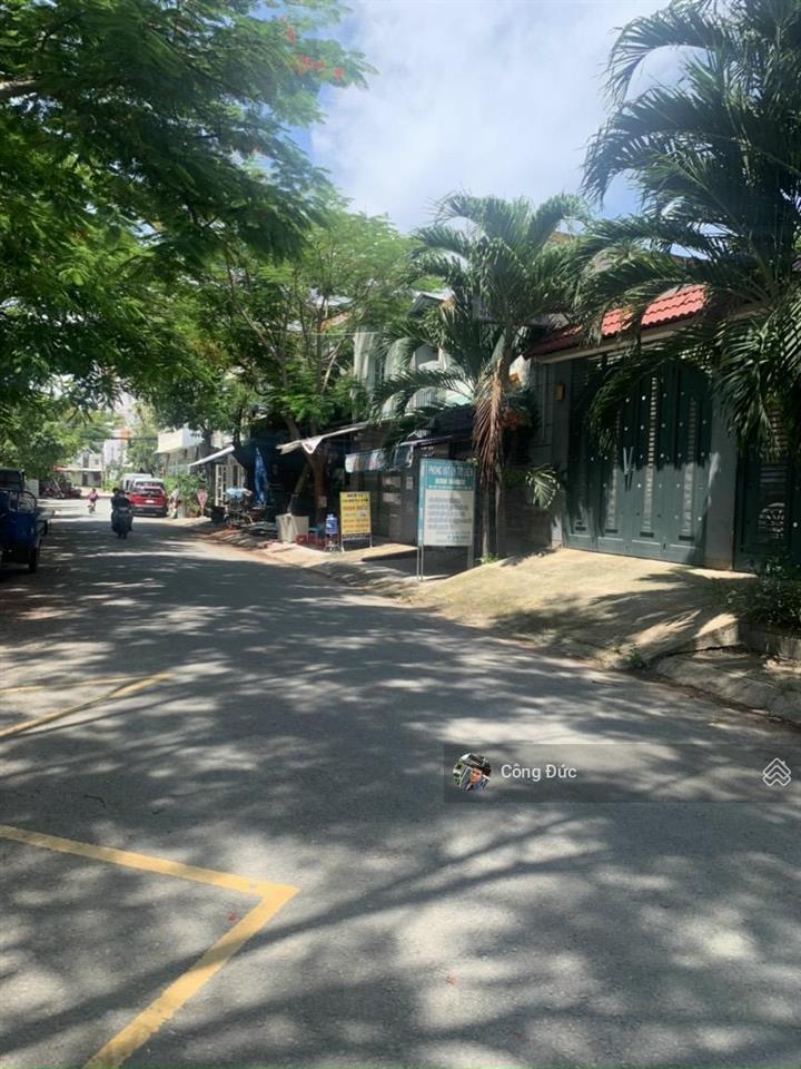 Bán nhà riêng tại làng đại học abc, giá 9 tỷ, 100m2, 1pn bếp, pk, mặt tiền 12m.  0909 460 *** đức