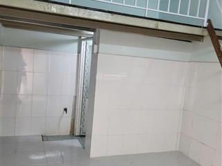 Phòng trọ 15m2 có gác lửng ngay chợ tân hương, quận tân phú  vị trí trung tâm, khu dân cư an ninh