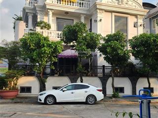 Bán biệt thự khu cán bộ đường sông, căn góc view sông, quận 7, dt 6.1m hậu 9.9m x 13.5m, 35tỷ