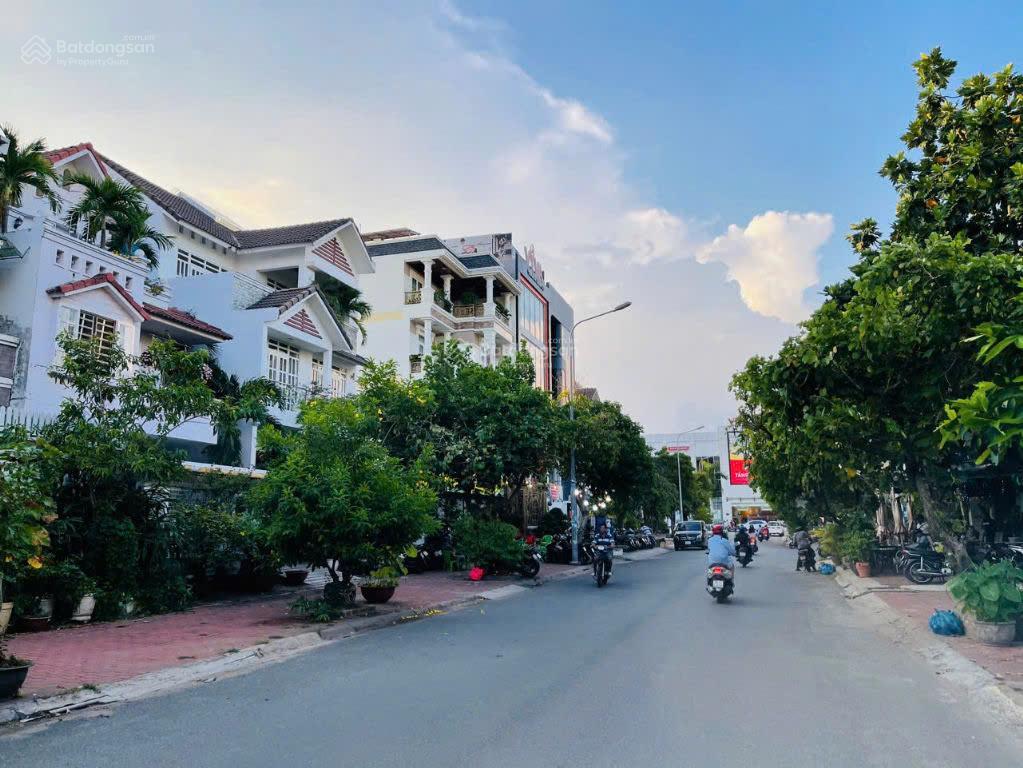 Biệt thự giá tốt nam long trần trọng cung, p. tân thuận tphcm, dt 8x24m, 2l, 27tỷ