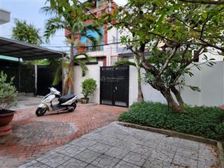 Biệt thự căn góc cực đẹp, đường oto, có sân vườn, gần xa lộ hn, dt 200m2, giá chỉ 16tr/tháng