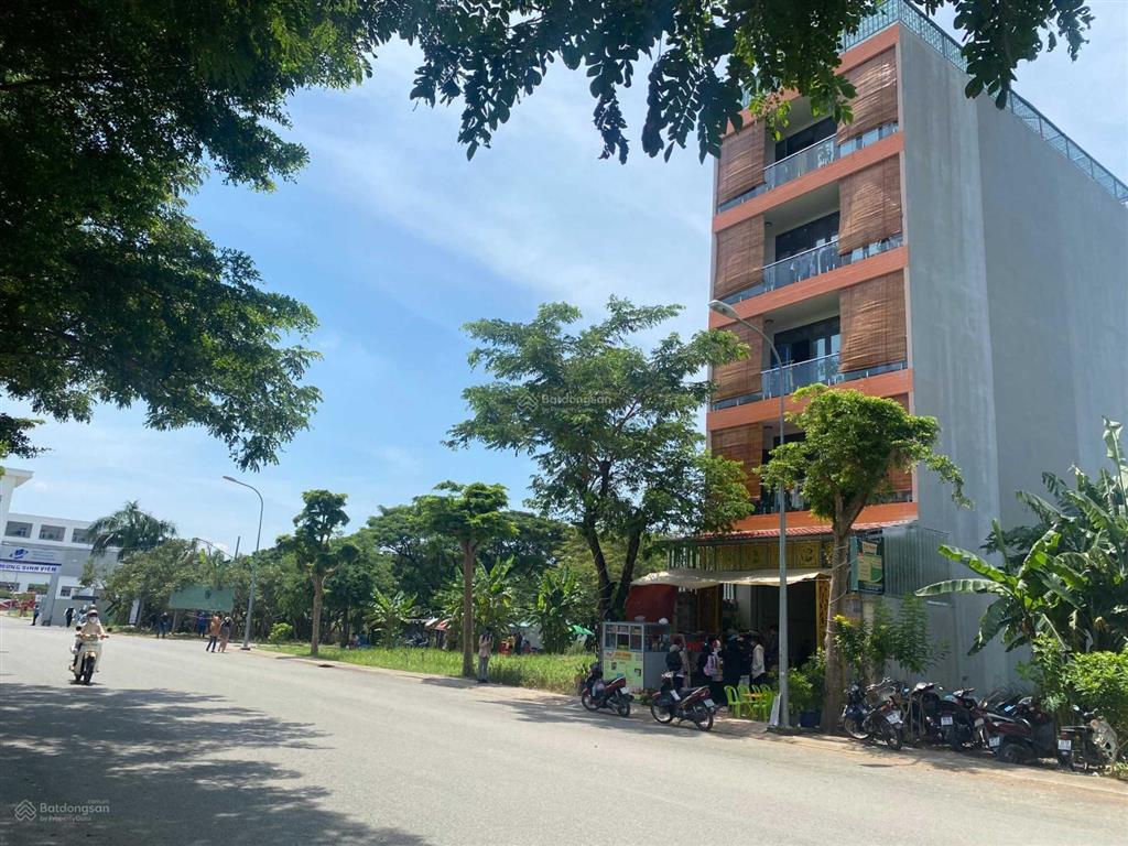 11,5 tỷ dt 140m2, lô đất shophouse mặt tiền 3 trường đại học nhơn đức vạn phát hưng.  0906 459 ***