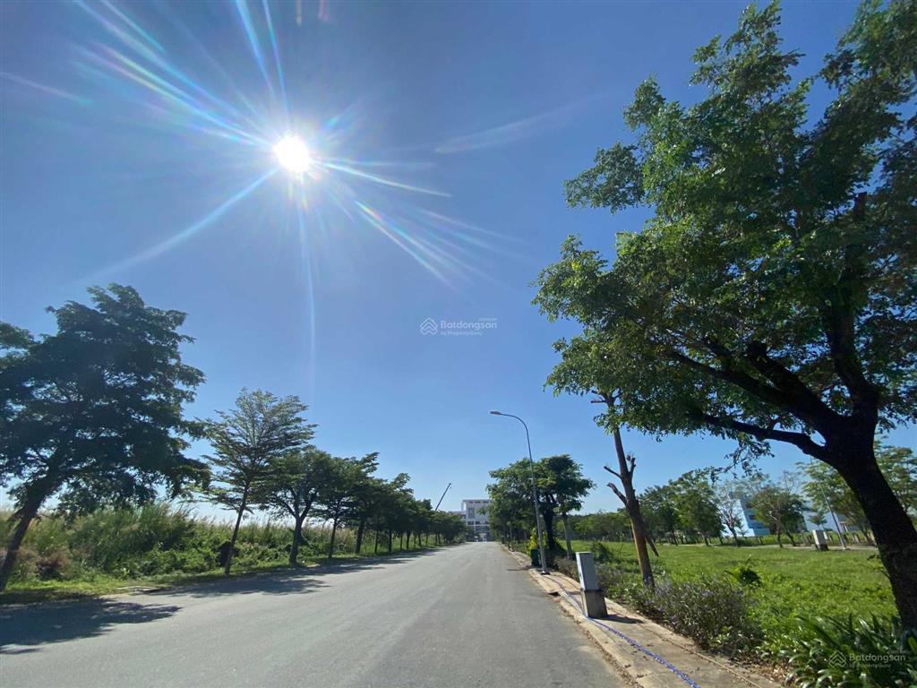 11,5 tỷ dt 140m2, lô đất shophouse mặt tiền 3 trường đại học nhơn đức vạn phát hưng.  0906 459 ***