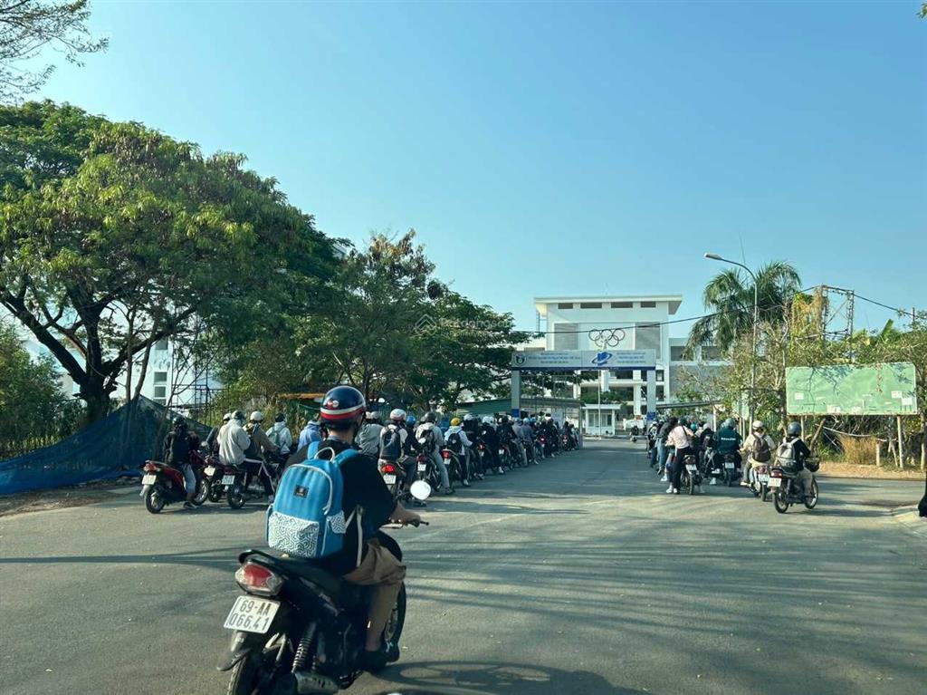 11,5 tỷ dt 140m2, lô đất shophouse mặt tiền 3 trường đại học nhơn đức vạn phát hưng.  0906 459 ***