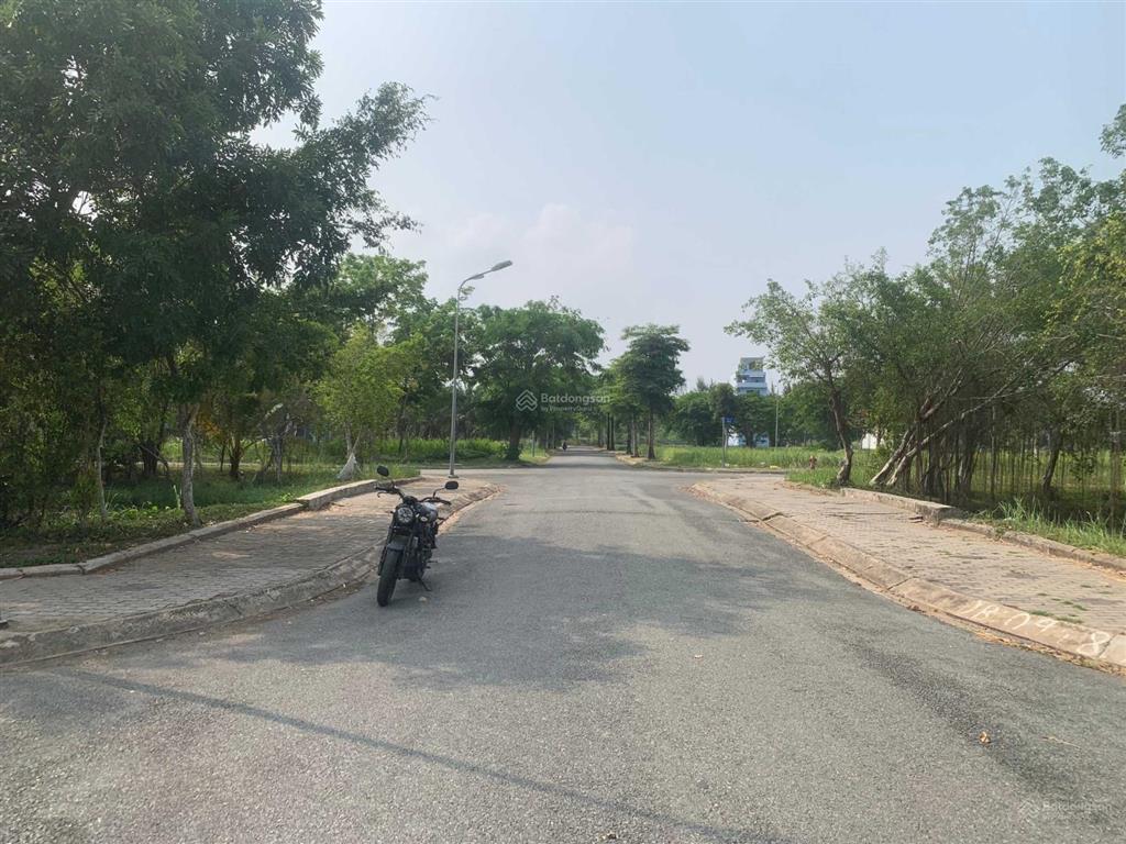 Chỉ 40,5 triệu/m2. diện tích 6x22m  lô đất nhà phố giá tốt nhất phú xuân vạn phát hưng. 0906 459 ***