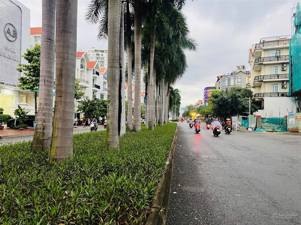 Bán căn nhà bt kdc him lam dt 7,5x20m giá 65 tỷ vị trí nằm đường hoàng trọng mậu  0911 775 ***