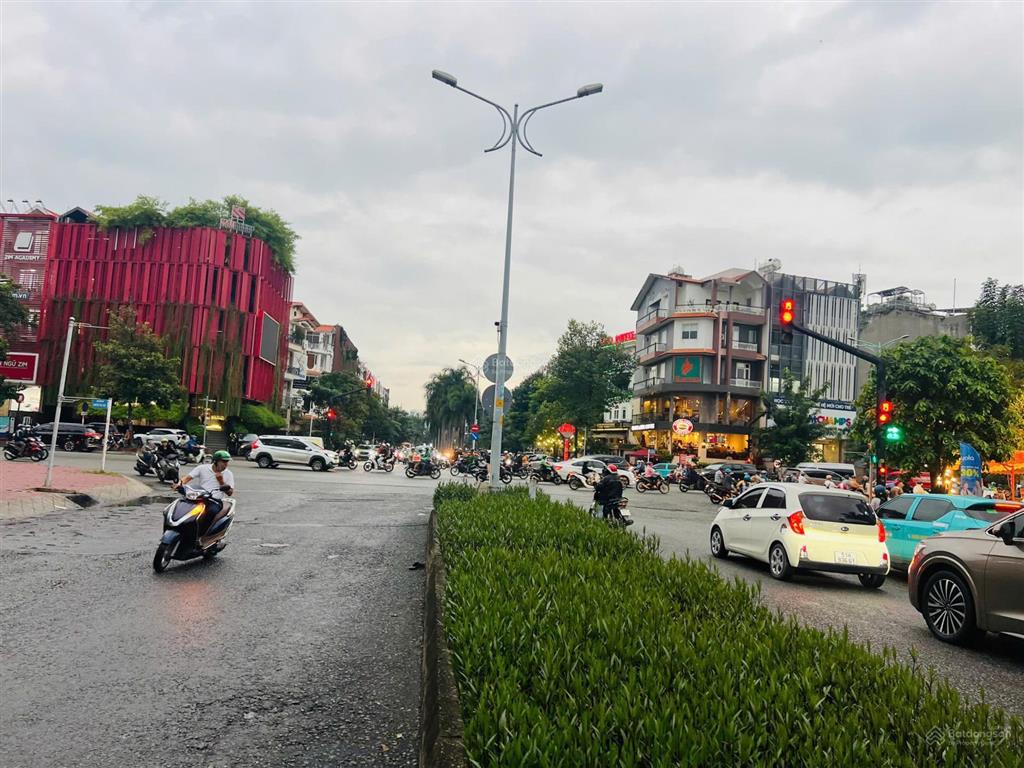 Bán căn nhà bt kdc him lam dt 7,5x20m giá 65 tỷ vị trí nằm đường hoàng trọng mậu  0911 775 ***