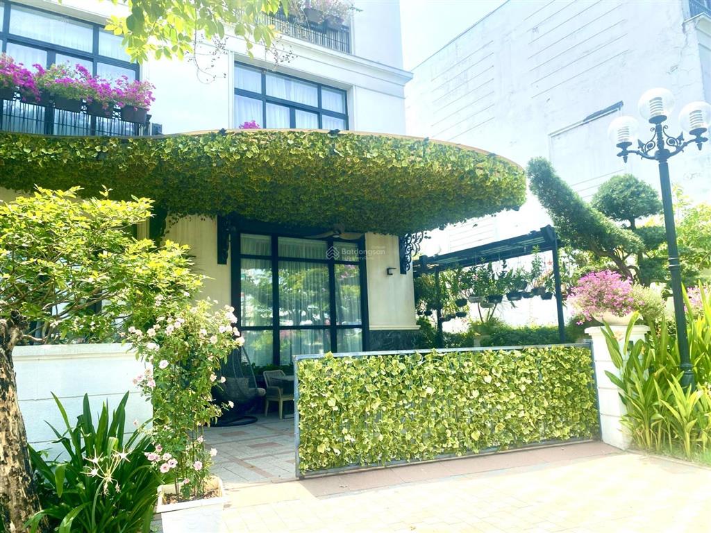 Biệt thự góc vinhomes central park đẹp full nội thất cần bán
