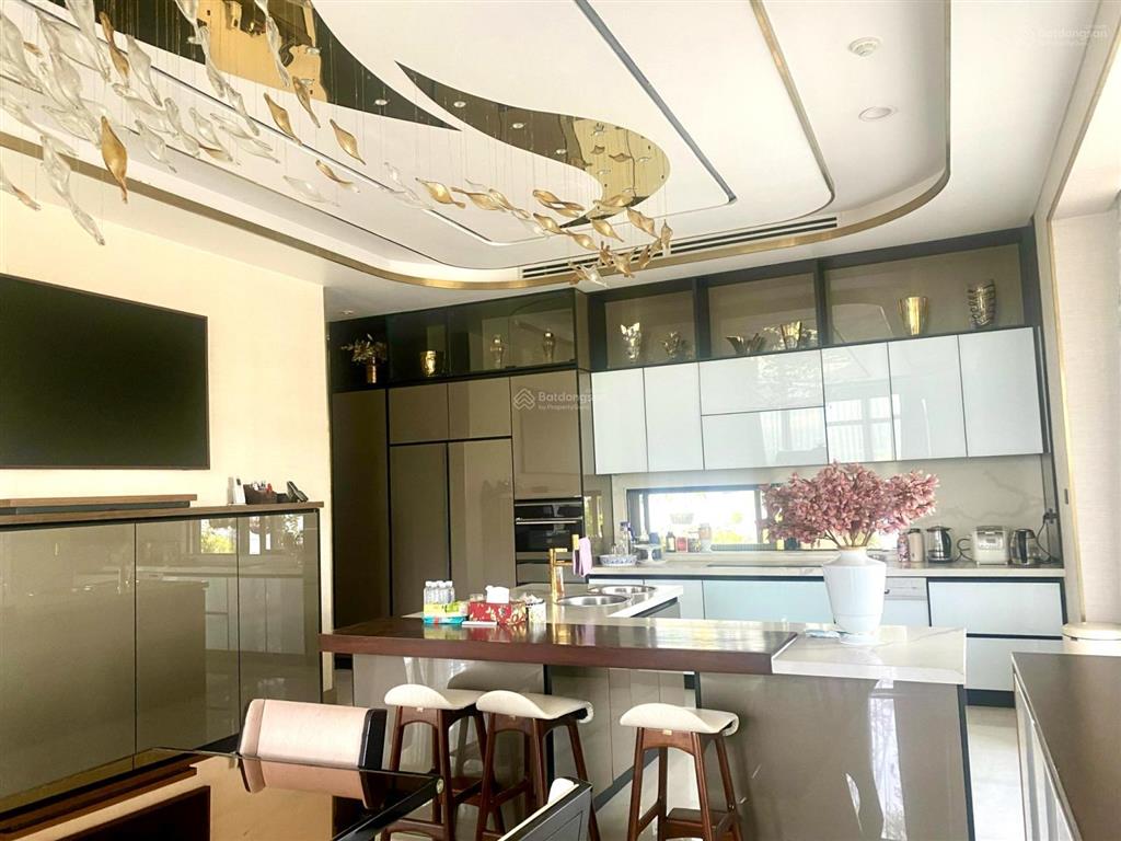 Biệt thự góc vinhomes central park đẹp full nội thất cần bán