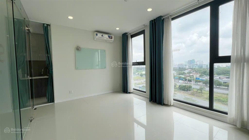 Chuyển nhượng căn góc đẹp 55m2, bàn giao có rèm, máy lạnh giá chỉ 3tỷ7, lavida plus