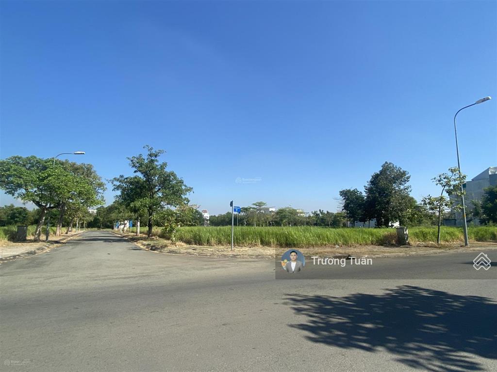 Duy nhất 1 lô đất mặt tiền a lộ giới 20m, dt 6x24m 144m2 giá bán 63 triệu/m2.  tuấn 0939 386 ***