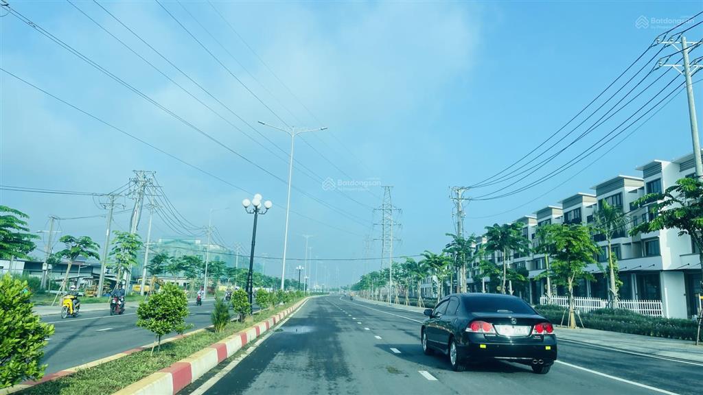 Chủ cần bán gấp lô đất đường số 10 view công viên  đối diện biệt thự. giá 22.9 tr/m2 còn bớt