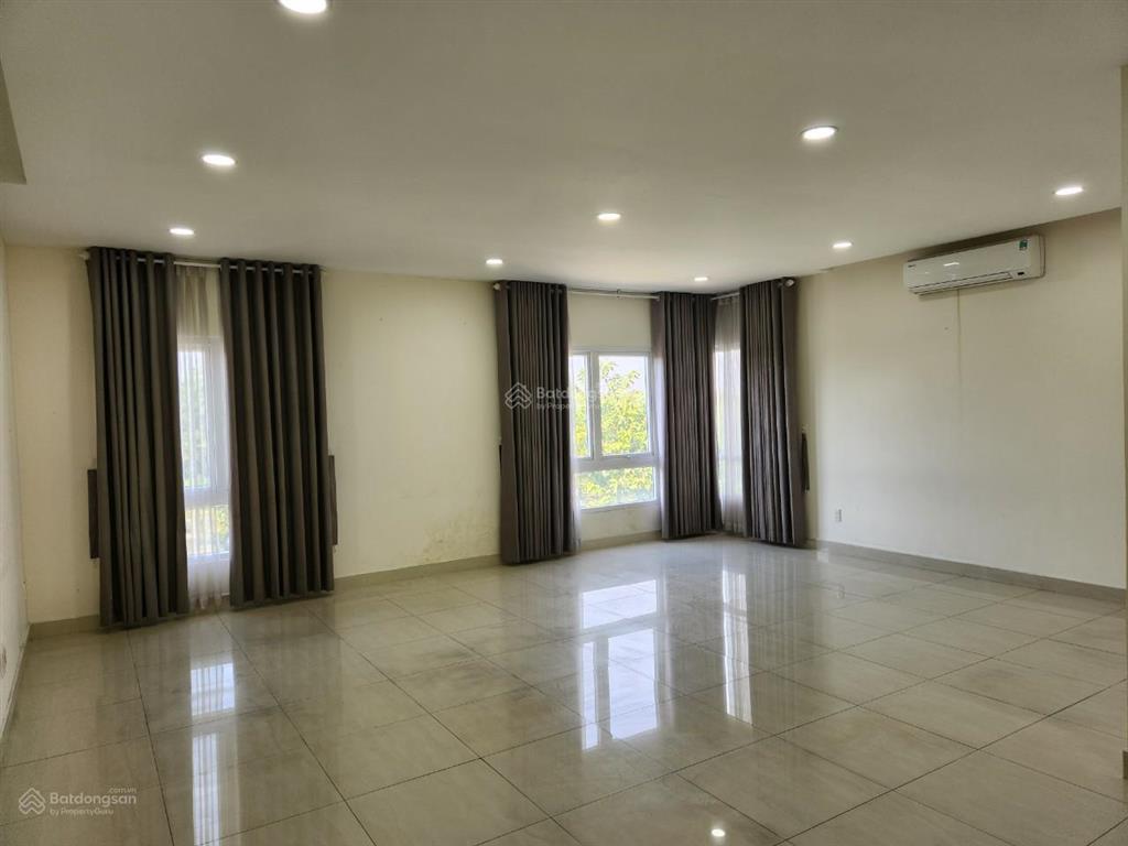 Tôi bán gấp bt dragon parc, mặt tiền nguyễn hữu thọ, dt 8 x 21m (giá 20 tỷ 500)  0909 904 ***