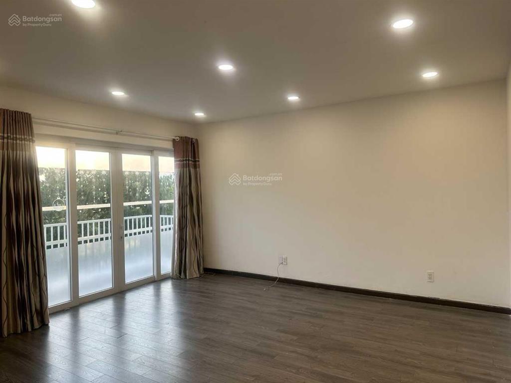 Tôi bán gấp bt dragon parc, mặt tiền nguyễn hữu thọ, dt 8 x 21m (giá 20 tỷ 500)  0909 904 ***