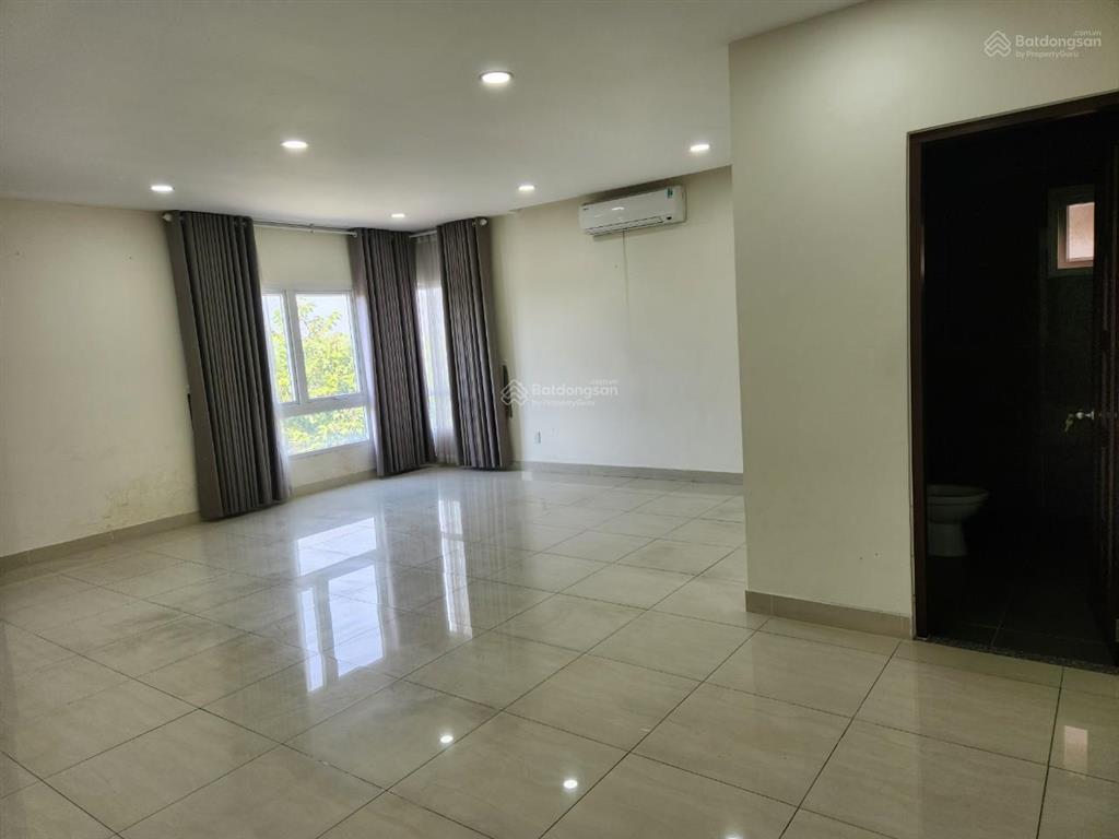 Tôi bán gấp bt dragon parc, mặt tiền nguyễn hữu thọ, dt 8 x 21m (giá 20 tỷ 500)  0909 904 ***