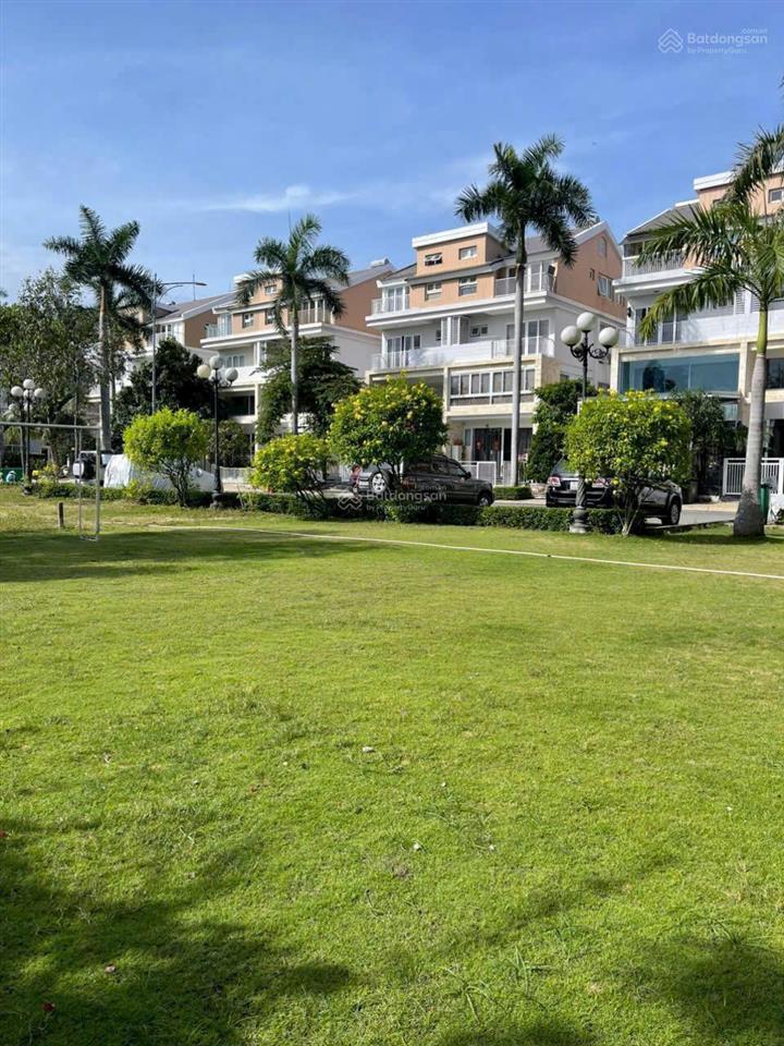 Tôi bán gấp bt dragon parc, mặt tiền nguyễn hữu thọ, dt 8 x 21m (giá 20 tỷ 500)  0909 904 ***