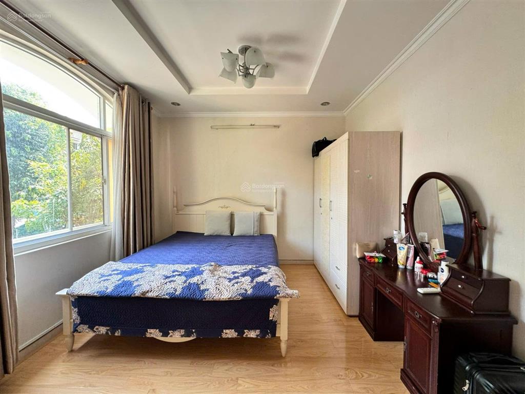 Gấp. chủ thiện chí gửi bán biệt thự hưng thái 1 phú mỹ hưng, vị trí gần công ra vào kdc, giá 32 tỷ