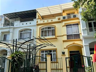 Gấp. chủ thiện chí gửi bán biệt thự hưng thái 1 phú mỹ hưng, vị trí gần công ra vào kdc, giá 32 tỷ