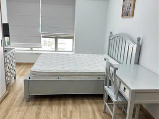 Gấp. chủ thiện chí gửi bán gấp căn hộ 3pn lầu 10, có ô xe, view biệt thự cc hưng phúc 1 giá 9,2 tỷ