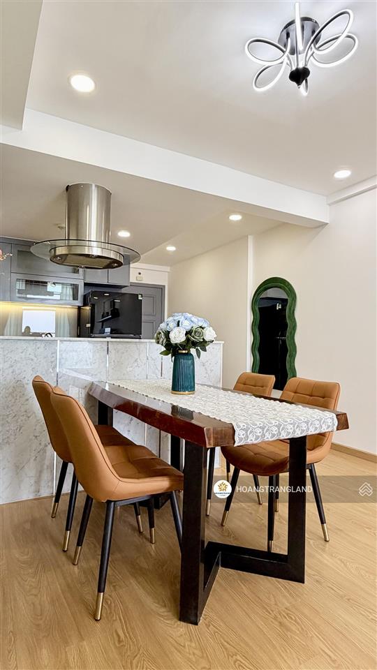 Bán gấp 2pn hoàng anh thanh bình q7 hcm nhà siêu rộng cực đẹp view q1 .  trang hatb 0905 521 ***.