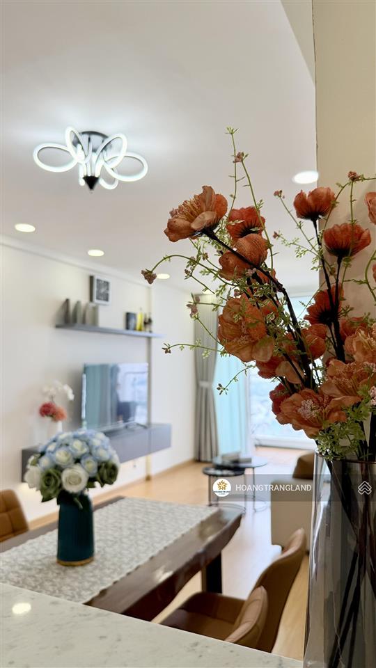 Bán gấp 2pn hoàng anh thanh bình q7 hcm nhà siêu rộng cực đẹp view q1 .  trang hatb 0905 521 ***.