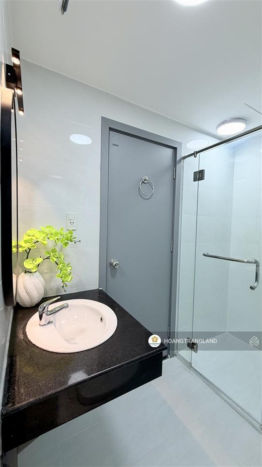 Bán gấp 2pn hoàng anh thanh bình q7 hcm nhà siêu rộng cực đẹp view q1 .  trang hatb 0905 521 ***.