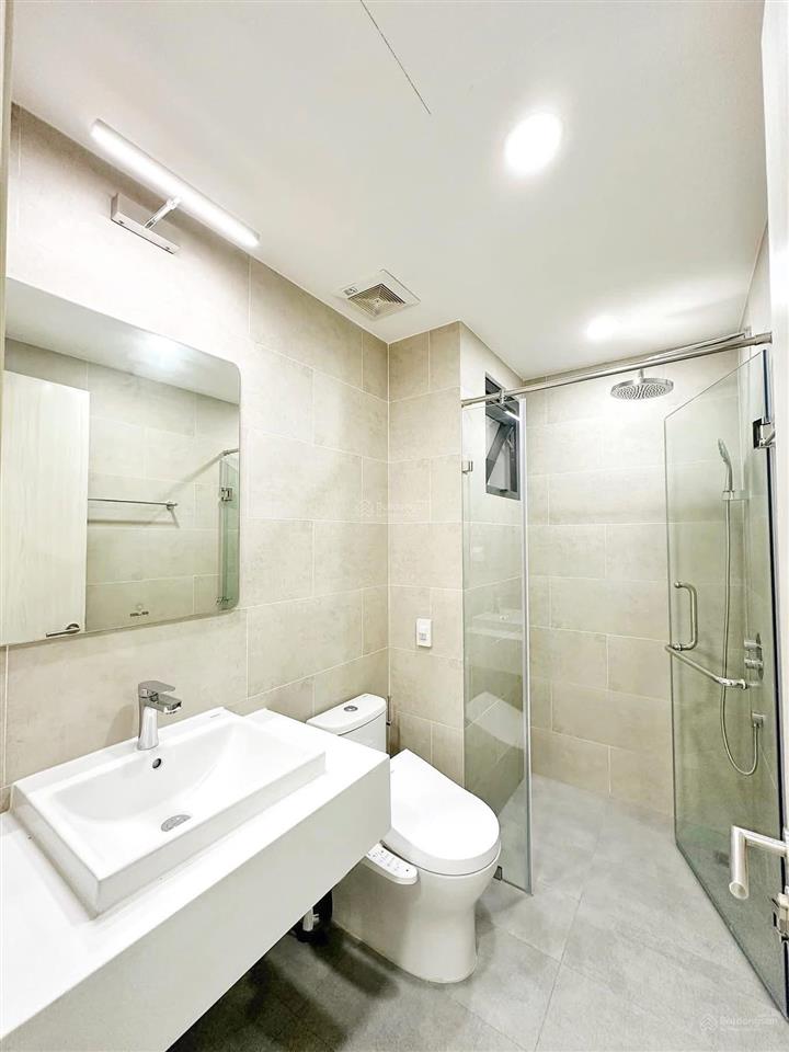 Bán căn hộ dhomme quận 6 70m2  giá 5 tỷ 250 (đã vat)  view đầm sen và landmark 81