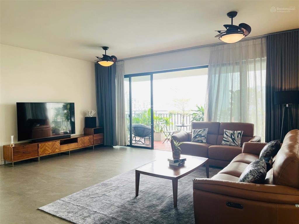 Cần bán căn hộ the view riviera point rất hiếm dt 151m view hồ bơi 0916 769 *** e trang