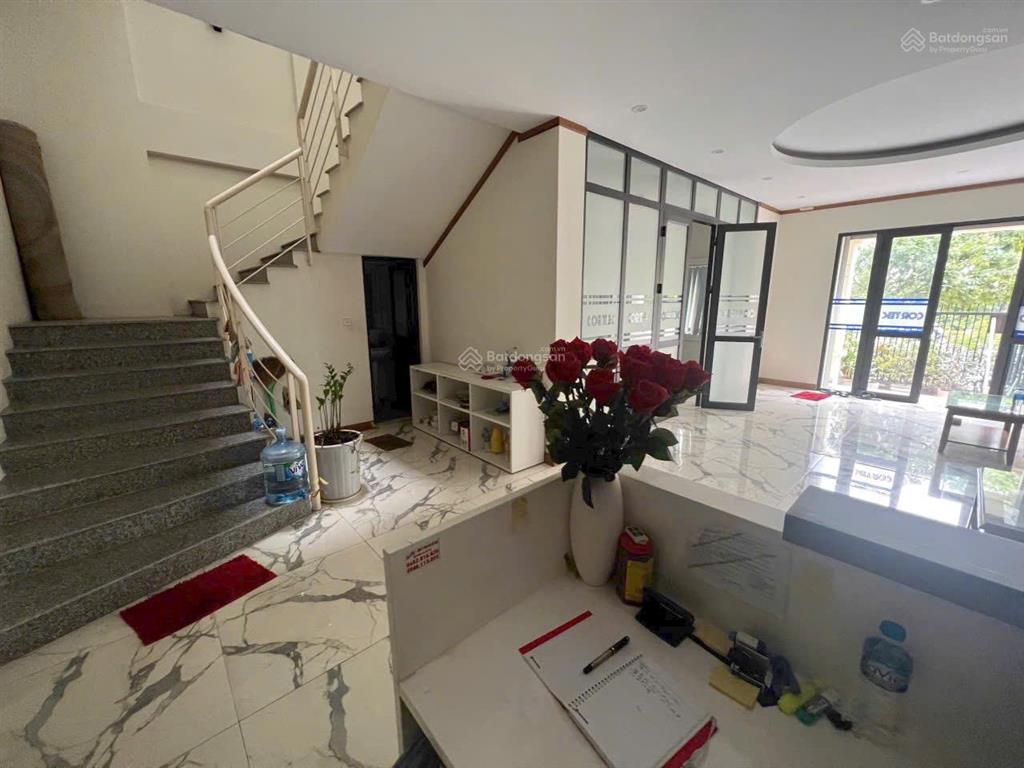 Cần cho thuê biệt thự an khang nam cường  kđt dương nội. dt 198m2, mặt đường 40m, full nội thất