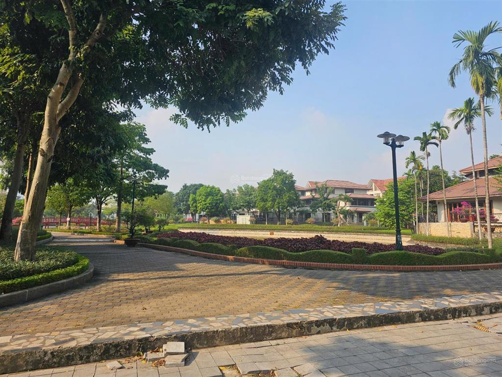 Cần cho thuê gấp biệt thự mặt hồ an hưng  dương nội để kinh doanh hoặc trường mầm non