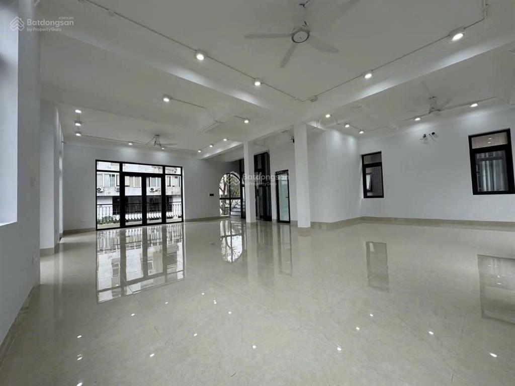 Cho thuê làm văn phòng vip mặt đường sa đôinam từ liêm, hoàn thiện cực đẹp, có thang máy. giá tốt