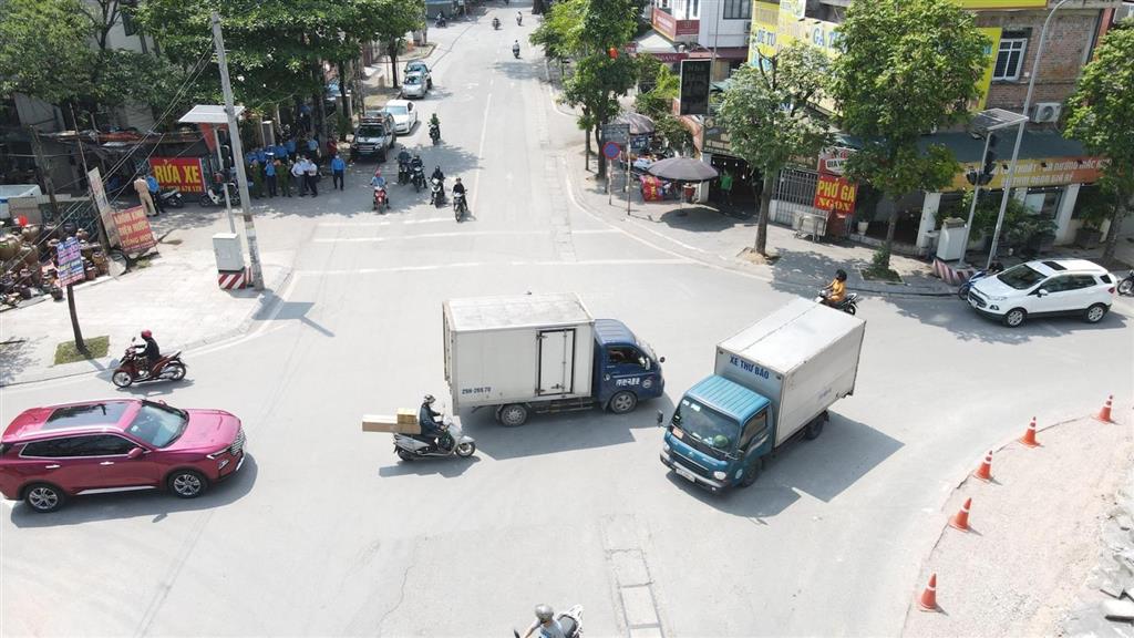 Cần cho thuê văn phòng đường sa đôi, đại mỗ  nam từ liêm, hoàn thiện đẹp. giá tốt thị trường