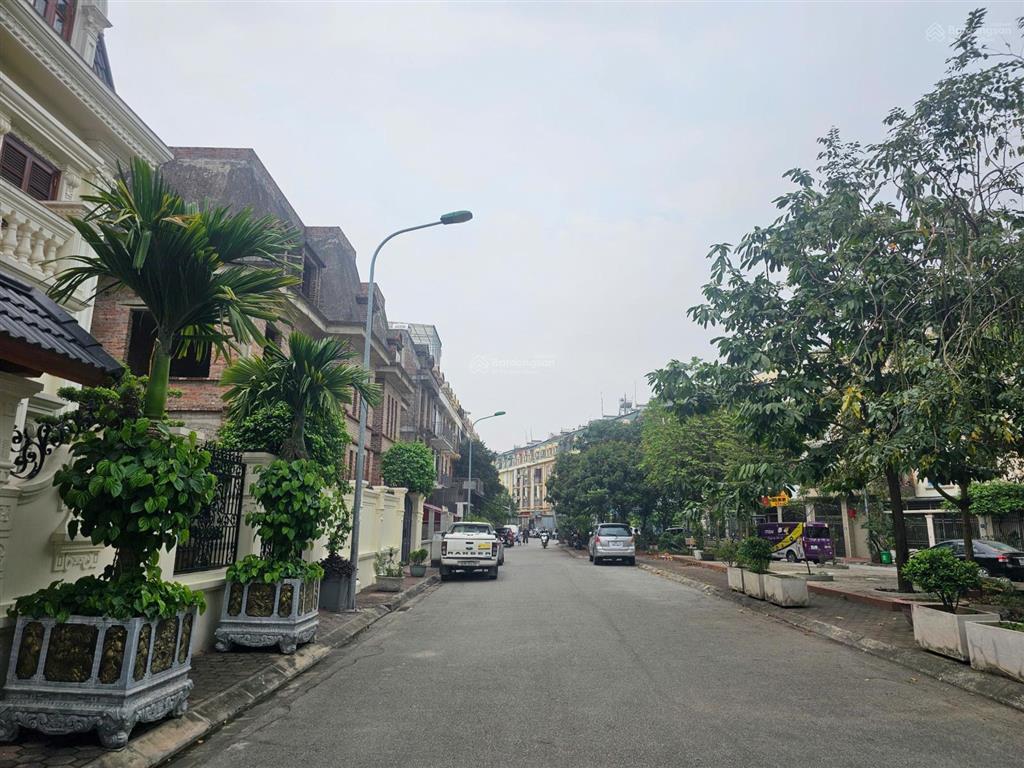 Cần cho thuê văn phòng đường sa đôi, đại mỗ  nam từ liêm, hoàn thiện đẹp. giá tốt thị trường