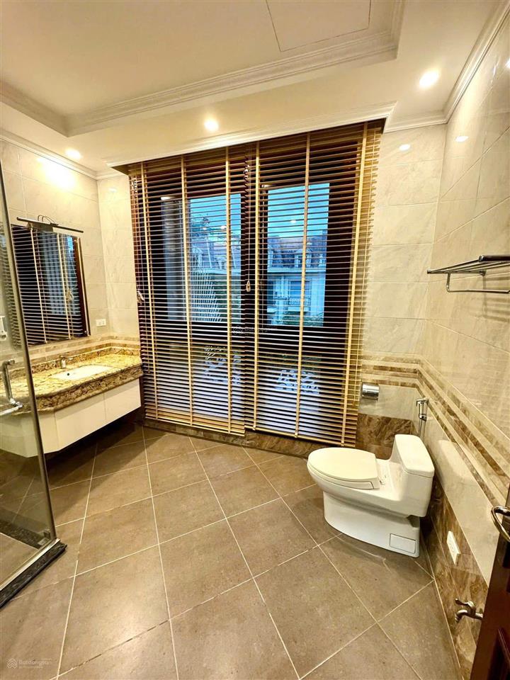 Cần cho thuê biệt thự kđt văn khê lâu dài, dt 180m2, hoàn thiện nội thất để ở cực đẹp. giá tốt