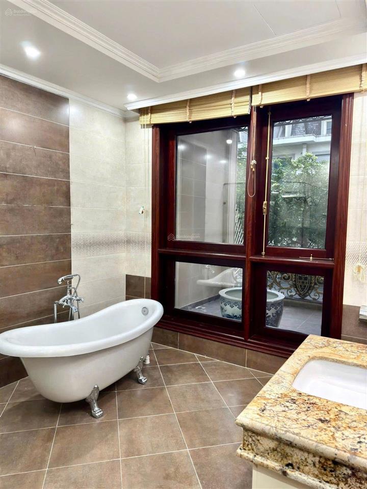 Cần cho thuê biệt thự kđt văn khê lâu dài, dt 180m2, hoàn thiện nội thất để ở cực đẹp. giá tốt