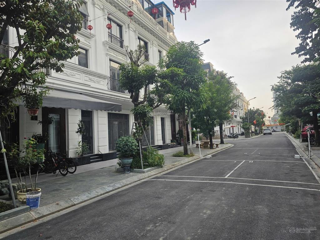Chính chủ cho thuê căn góc biệt thự flc đại mỗ. dt 132m2, hoàn thiện nội thất văn phòng, vị trí đẹp