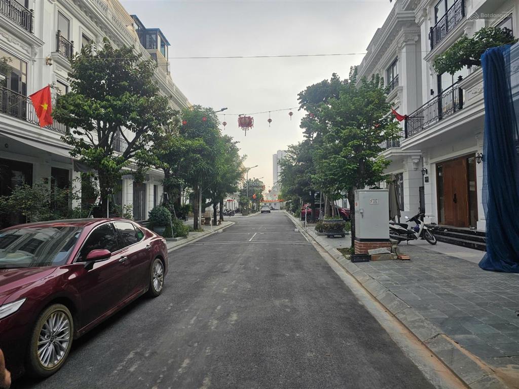 Chính chủ cho thuê căn góc biệt thự flc đại mỗ. dt 132m2, hoàn thiện nội thất văn phòng, vị trí đẹp
