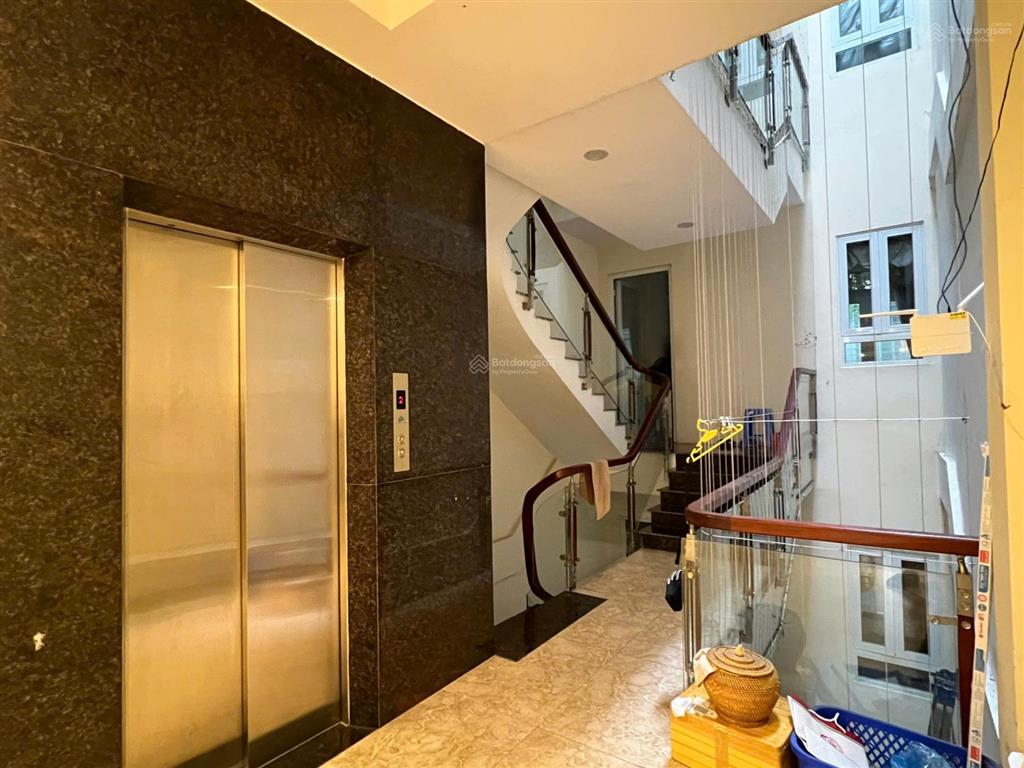 Chính chủ cần bán gấp căn nhà đường hoàng quốc việt. thiết kế đẹp, mới xây 5 tầng, có thang máy