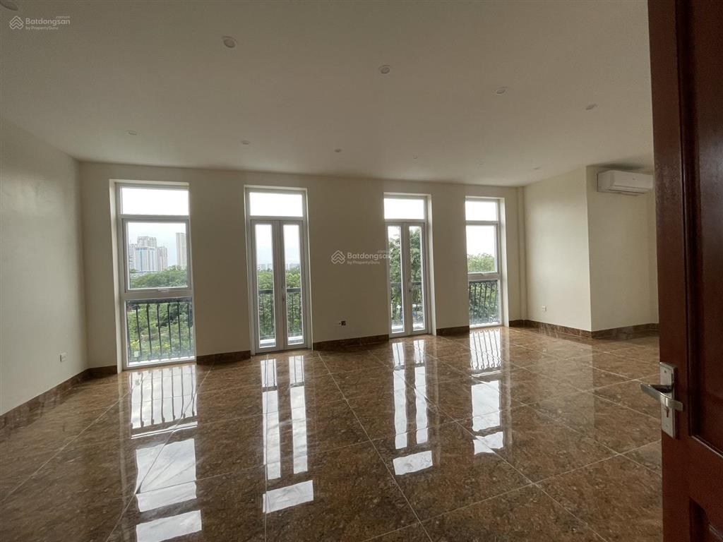 Chính chủ cho thuê căn góc ngã tư siêu vip kđt louis city, full nội thất văn phòng, có thang máy