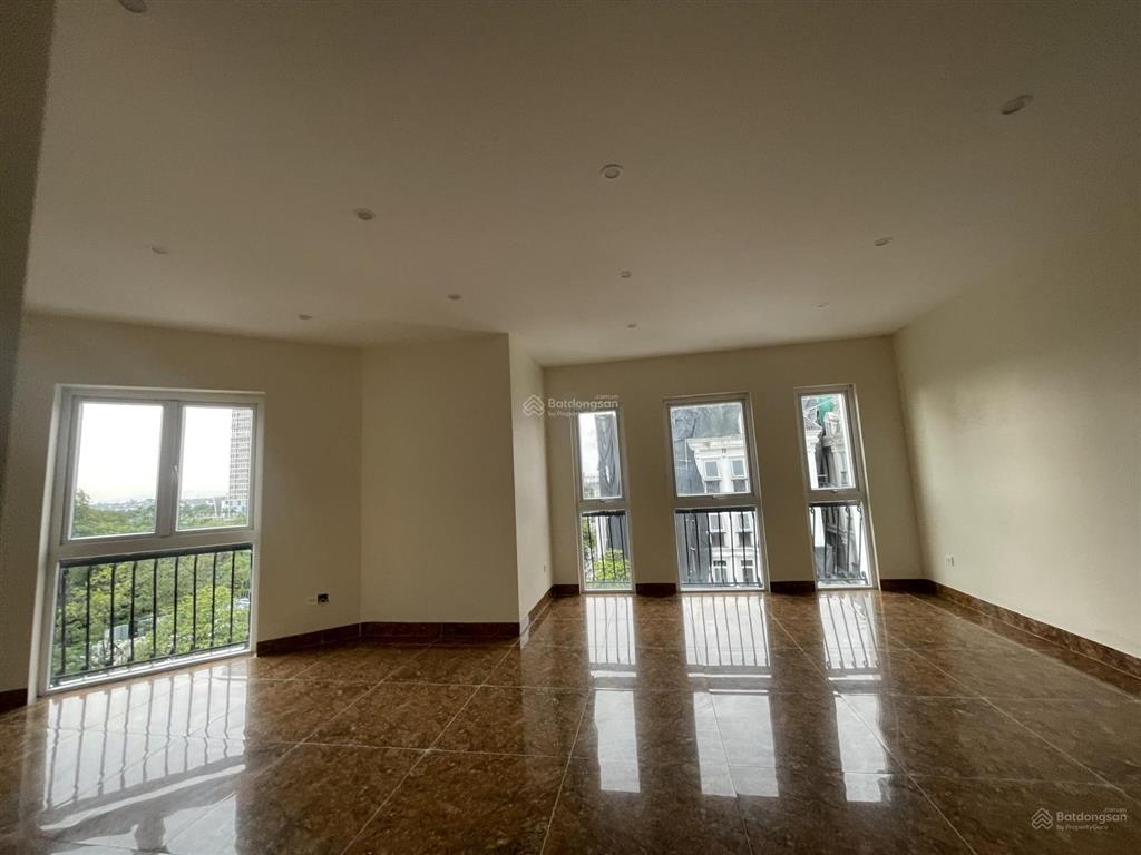 Chính chủ cho thuê căn góc ngã tư siêu vip kđt louis city, full nội thất văn phòng, có thang máy