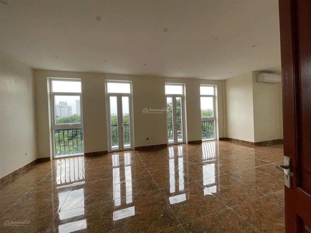Chính chủ cho thuê căn góc ngã tư siêu vip kđt louis city, full nội thất văn phòng, có thang máy