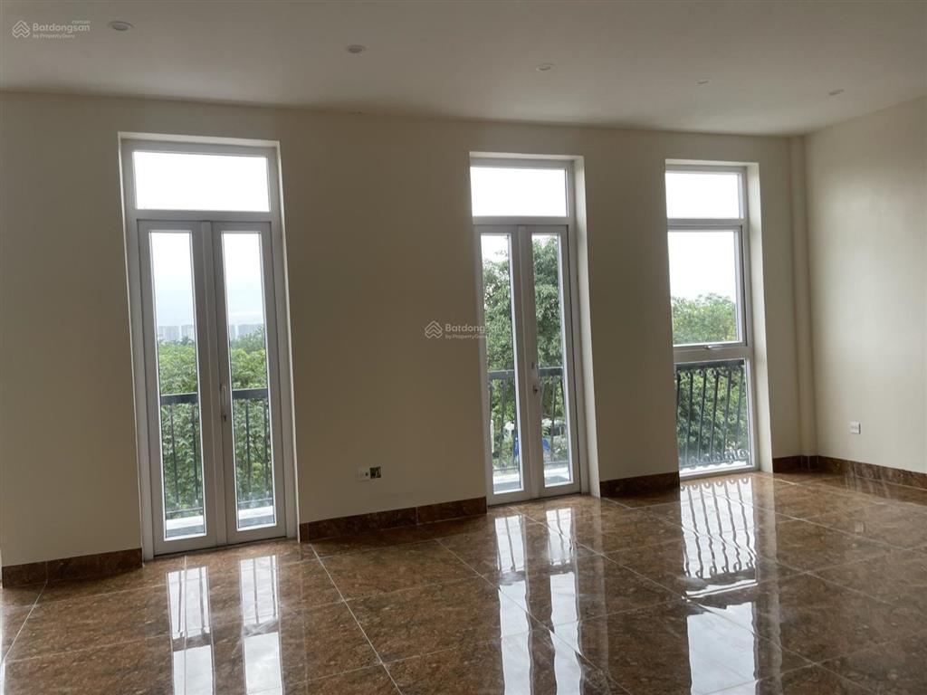 Chính chủ cho thuê căn góc ngã tư siêu vip kđt louis city, full nội thất văn phòng, có thang máy