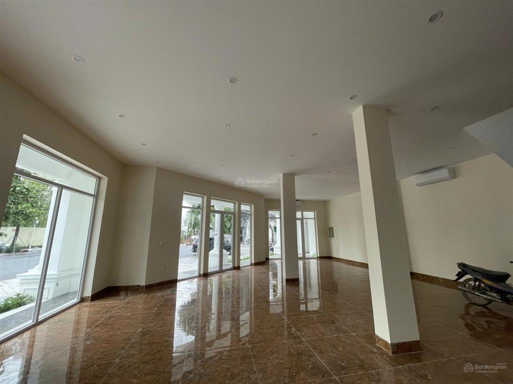 Chính chủ cho thuê căn góc ngã tư siêu vip kđt louis city, full nội thất văn phòng, có thang máy