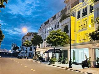 Cần cho thuê gấp căn shophouse 5 tầng 100m2, có thang máy, mặt đường 27m. giá tốt.  0936 399 ***